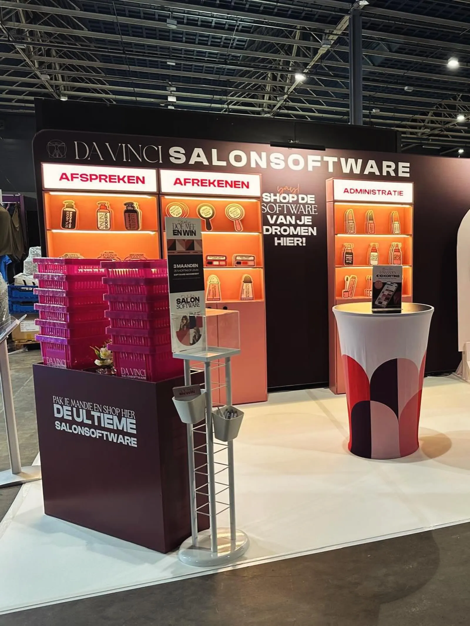 Volledige beursstand Davinci Salonsoftware gezien vanuit de hal