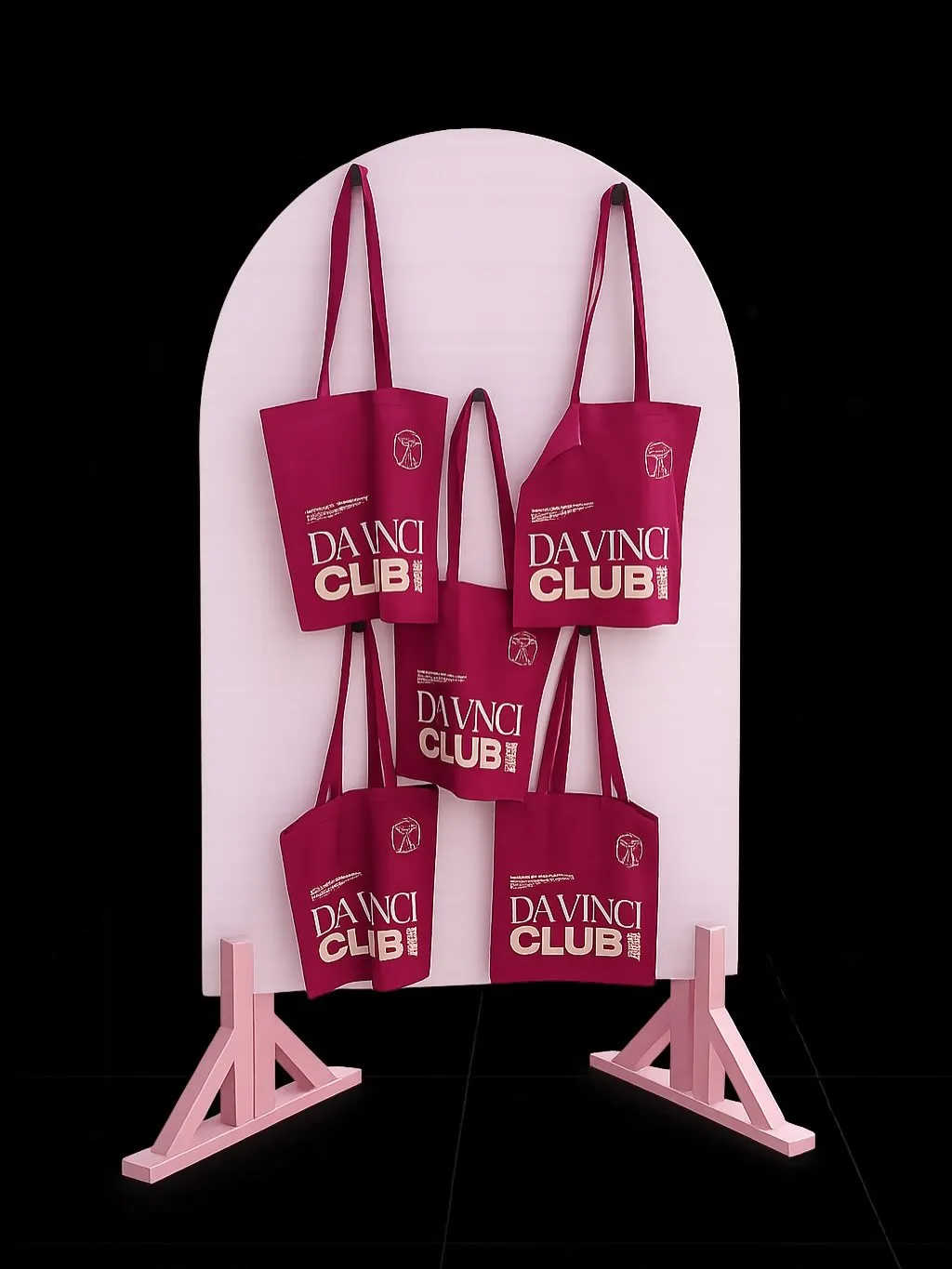 Tassenbord met Da Vinci Club tassen op roze boogsDisplay